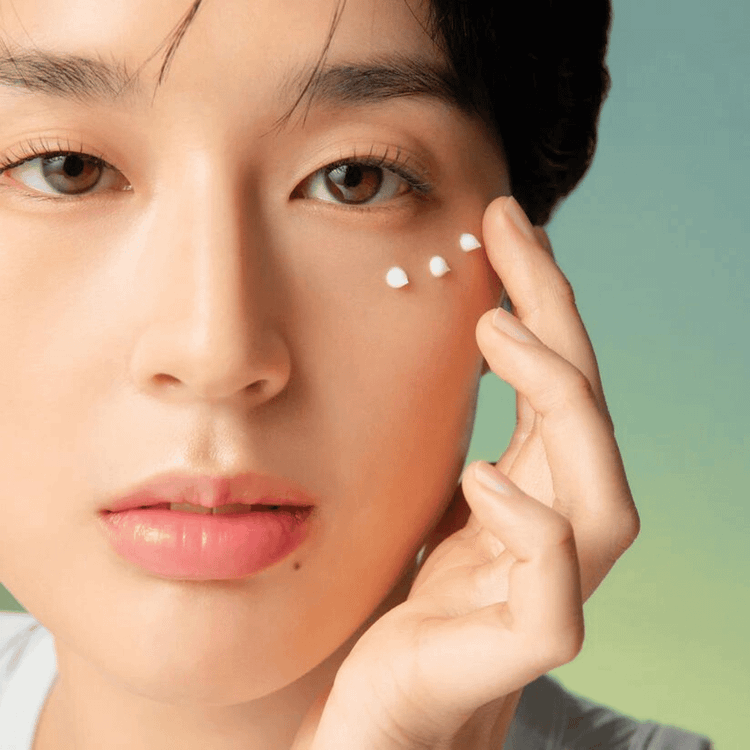 ذختر کره ای دخترونه محصولا کره خرید محصولات پوستی کره ای دور جشم سنتلا