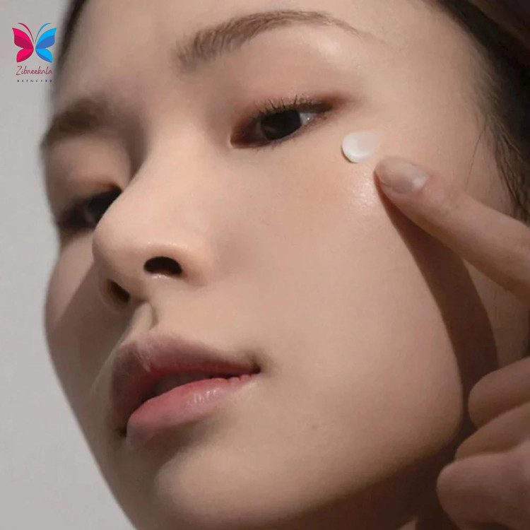 اکوچیول، جایگزین طبیعی رتینول، به همراه عصاره برنج سیاه، پوست دور چشم شما را ترمیم و جوان میکند. کرم دور چشم هاروهارو واندر، راز چشمانی درخشان است