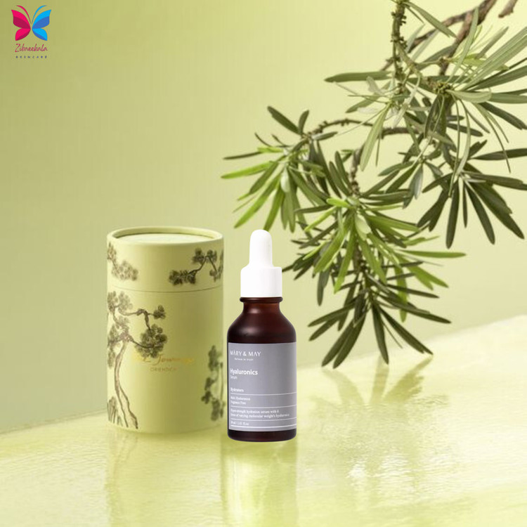 سرم هیالورونیک مری اند می، پوستی یکدست و درخشان داشته باشید. این سرم با کاهش التهاب و قرمزی پوست، به بهبود ظاهر آن کمک میکند. Mary & May Hyaluronics Serum