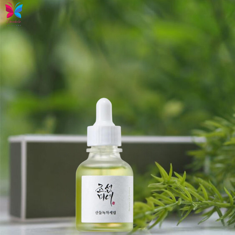 حفاظت از پوست در برابر عوامل محیطی: با سرم بیوتی آف جوسئن، پوستتان را در برابر آلودگی و رادیکالهای آزاد محافظت کنید. سرم چای سبز Beauty of Joseon Calming Serum: Green tea + Panthenol