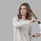 سشوار حرفهای رمینگتون مدل AC8901 با طراحی ارگونومیک و عملکرد محافظت از رطوبت مو.