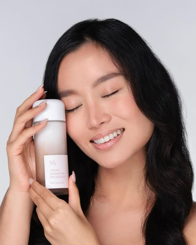 بهترین اسنس کرهای برای پوست خشک و دهیدراته با ترکیب چای کامبوجا و سرامید