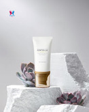 کرم ضدآفتاب بی رنگ و سبک سنتلا ماداگاسکار مناسب استفاده روزانه برای پوستهای مستعد جوش